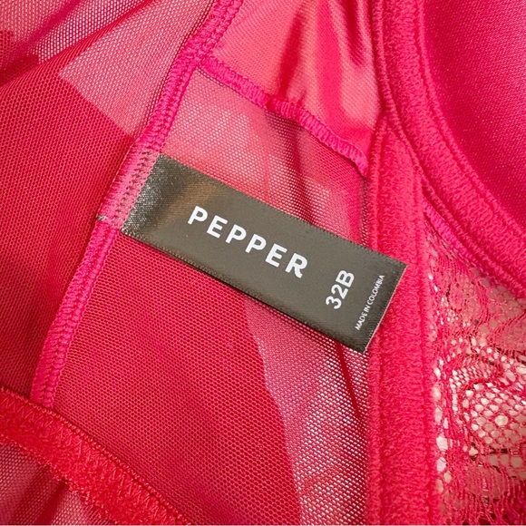 New Pepper Lace Lift Up Corset Scarlet Two Tone Size 32B Red Boning NWT Romantic - Picture 13 of 16